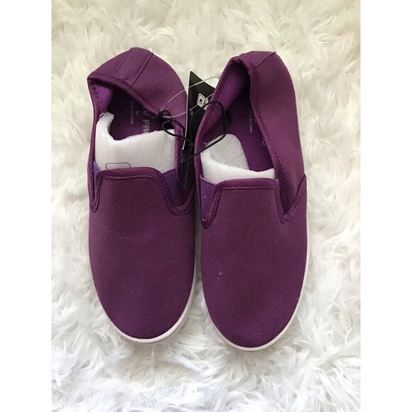 4 Pairs of girls slip on sneakers. Size medium. New with tags. - Picture 3 of 6